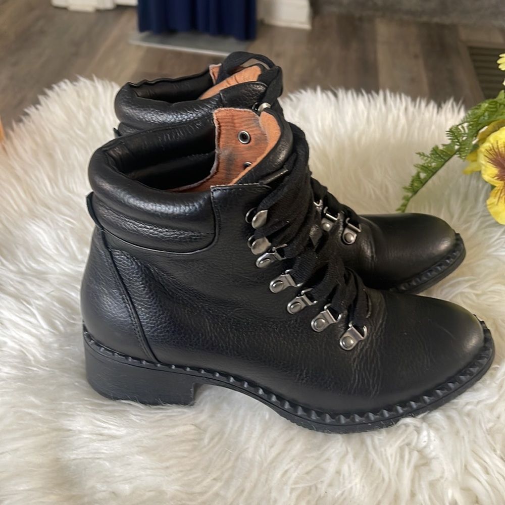 GENTLE SOULS BY KENNETH COLE LEATHER ANKLE BOOTS SIZE 6.5